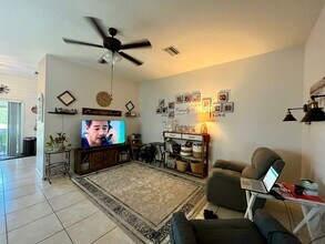 2049 Greenwood Valley Dr in Plant City, FL - Building Photo - Building Photo
