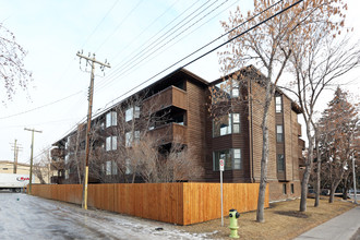 8403 Fairmount Dr in Calgary, AB - Building Photo - Building Photo