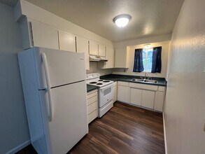 159-161 Loop Rd in Myrtle Creek, OR - Building Photo - Building Photo