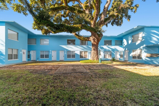 Courtyard Apartments in Jacksonville, FL - Foto de edificio - Building Photo