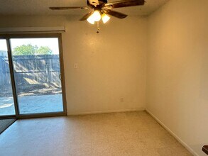 6043 W Golden Ln in Glendale, AZ - Foto de edificio - Building Photo