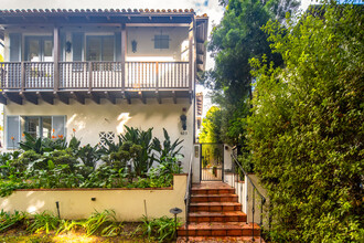 The Tusquellas at 923 20th Street in Santa Monica, CA - Building Photo - Building Photo