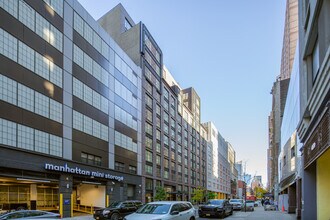 535 W 43rd Street in New York, NY - Foto de edificio - Building Photo