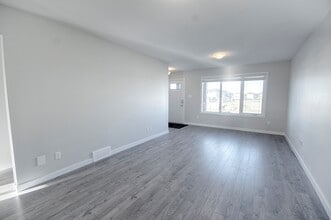 739 Coalbrook W in Lethbridge, AB - Building Photo - Building Photo