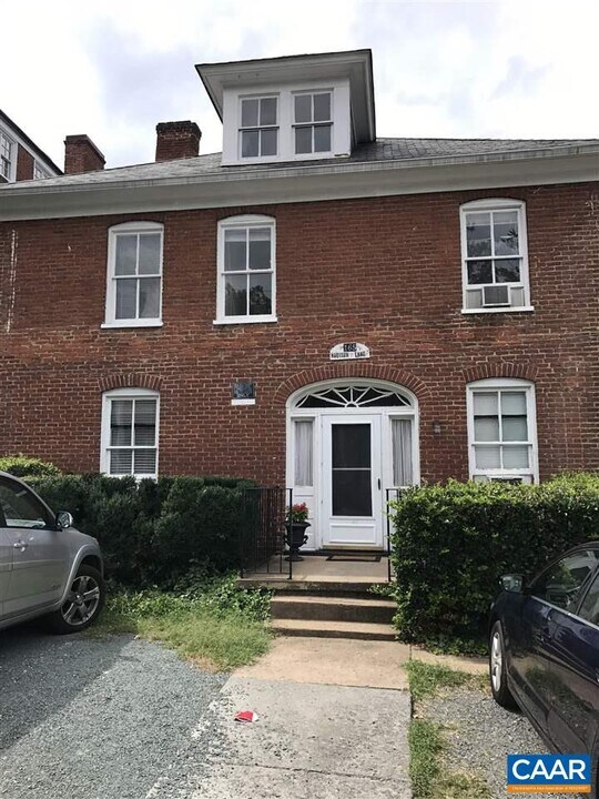 165 Madison Ln in Charlottesville, VA - Building Photo