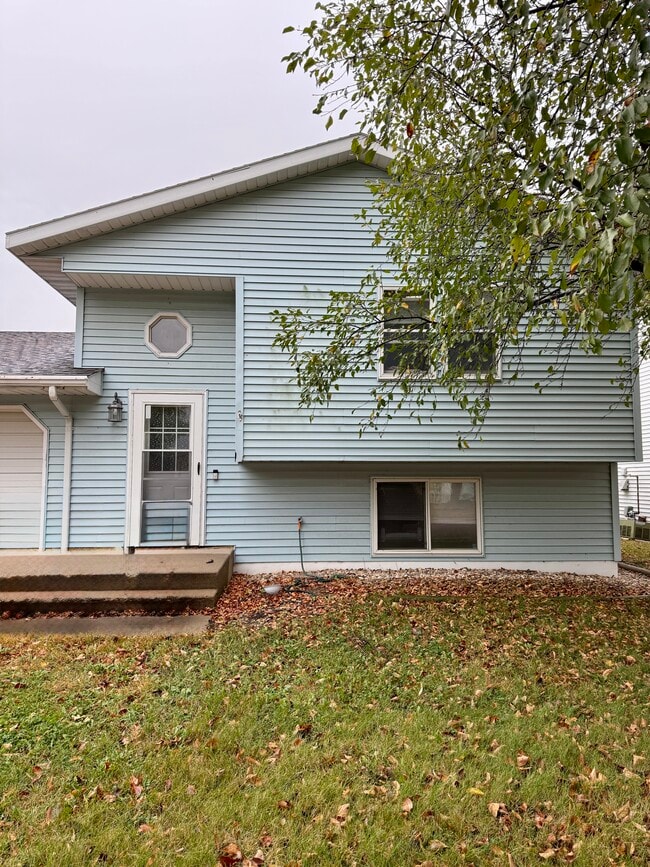 property at 1014 Castlewood Dr