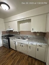 352 S Blackstone St in Tulare, CA - Foto de edificio - Building Photo