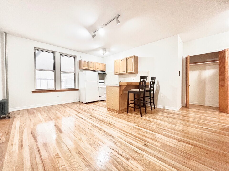 707 W 171st St in New York, NY - Building Photo