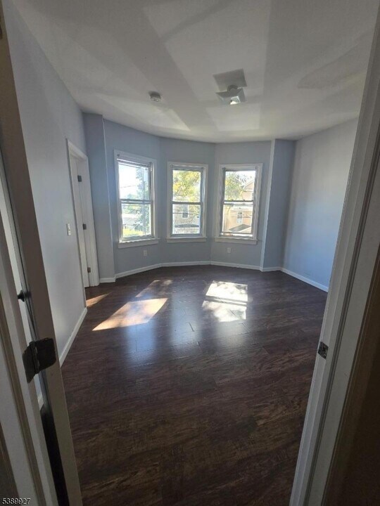 251 Ellis Ave in Irvington, NJ - Building Photo