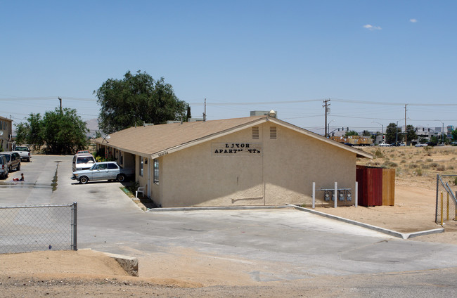 16632 Sequoia Ave in Hesperia, CA - Foto de edificio - Building Photo