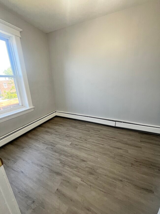 1595 John F Kennedy Blvd, Unit 4 in Jersey City, NJ - Building Photo - Building Photo
