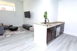 Cathedral St 300 in Baltimore, MD - Building Photo - Building Photo