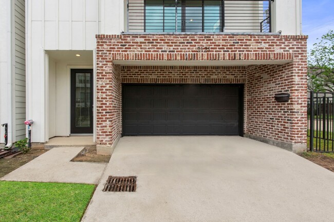 2121 Francis St in Houston, TX - Building Photo - Building Photo