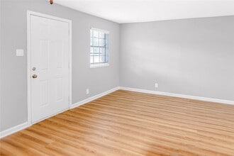 211 W F St in La Porte, TX - Building Photo - Building Photo