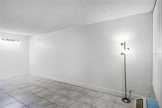 43420 US-27 in Davenport, FL - Building Photo - Building Photo