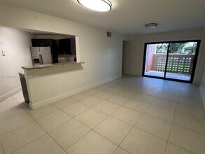 10245 NW 9th St Cir in Miami, FL - Building Photo - Building Photo