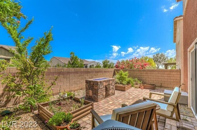 8320 Wuthering Heights Ave in Las Vegas, NV - Foto de edificio - Building Photo