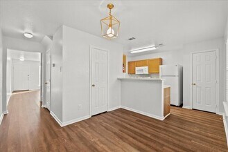 2106 Roatan Calle in Dickinson, TX - Building Photo - Building Photo