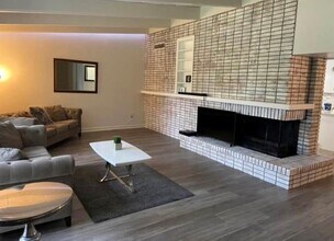 813 NW 22nd St in Gainesville, FL - Foto de edificio - Building Photo