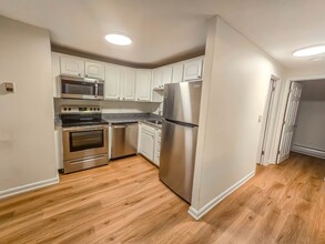 80 English Village Rd in Manchester, NH - Building Photo - Building Photo