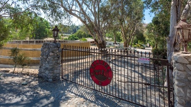 10330 McBroom St in Shadow Hills, CA - Building Photo - Building Photo
