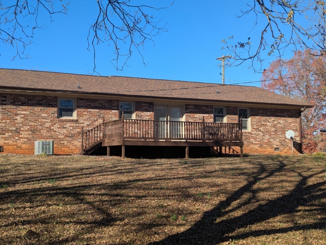 201 Acorn Dr in Greer, SC - Foto de edificio - Building Photo