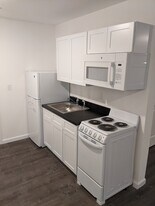 10 Spithead Rd in Waterford, CT - Building Photo