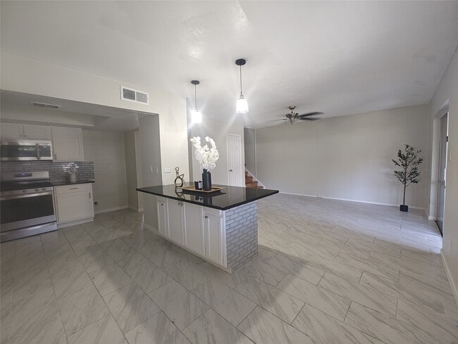 property at 2252 Shadowdale Dr