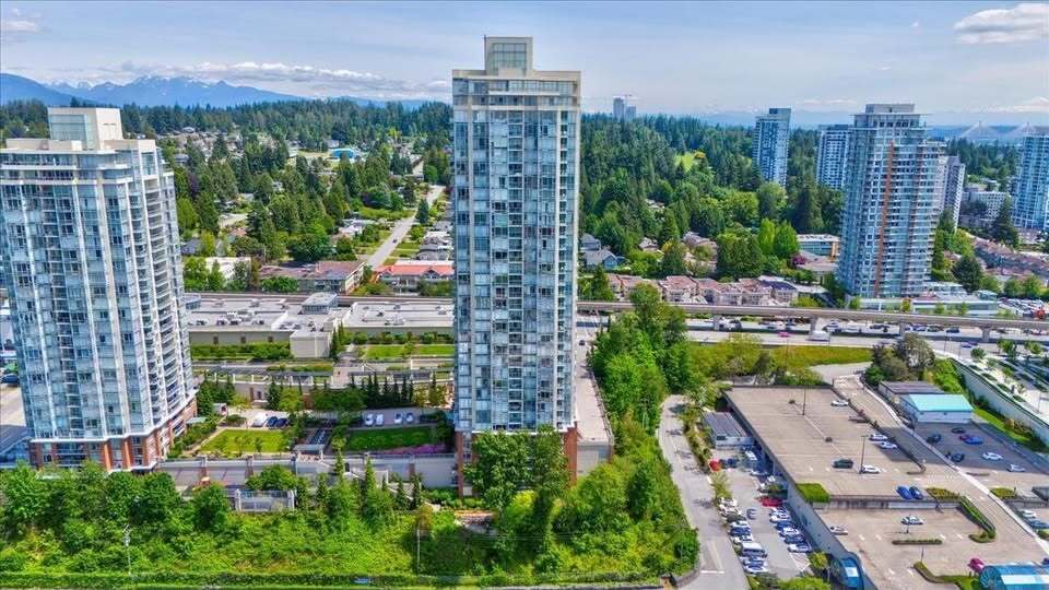 9868 Cameron St in Burnaby, BC - Building Photo