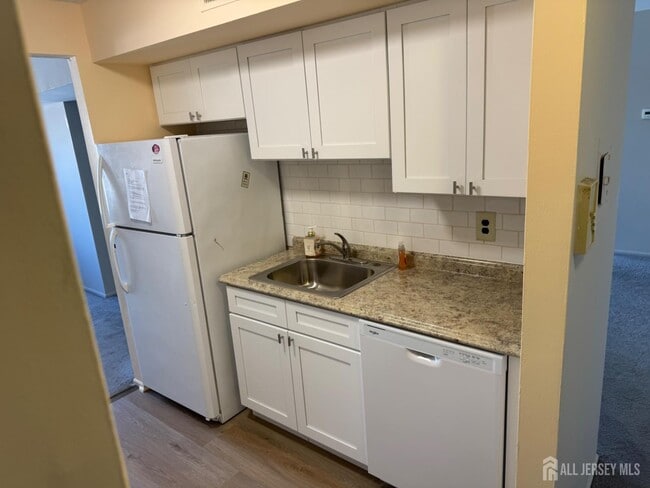 251 Alpine Way in Woodbridge Township, NJ - Building Photo - Building Photo