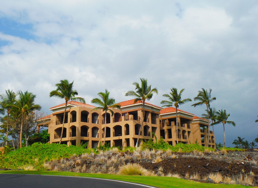 The Bay Club at Waikoloa Beach Resort in Waikoloa, HI - Foto de edificio