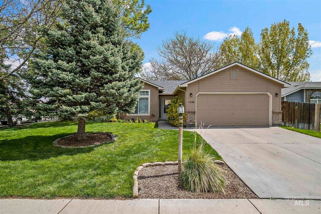 1334 N Gawaine Pl in Boise, ID - Building Photo