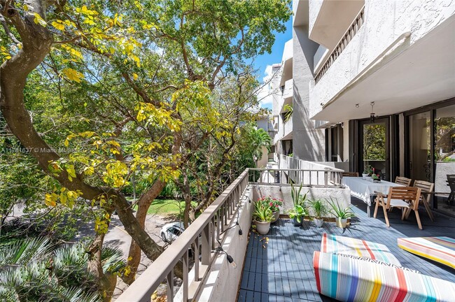 141 Crandon Blvd, Unit 241 in Key Biscayne, FL - Building Photo - Building Photo