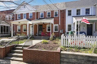 32 Farragut Pl NW in Washington, DC - Building Photo