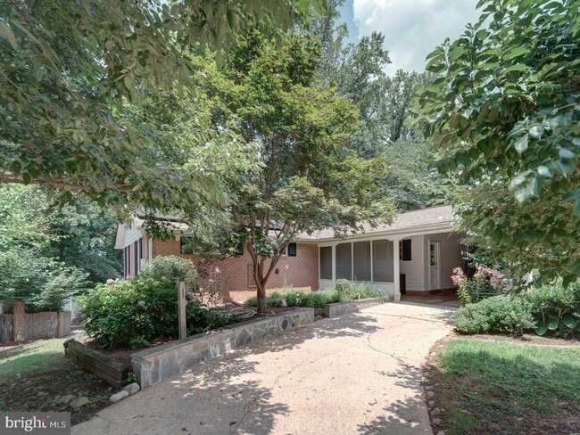 property at 8606 London Ct