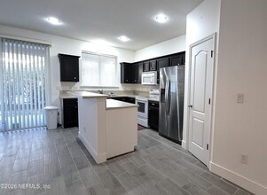 2303 Sunset Bluff Dr in Jacksonville, FL - Building Photo - Building Photo