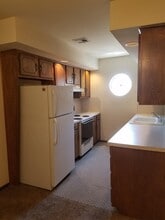 412 N Oakwood Rd in Enid, OK - Building Photo - Building Photo