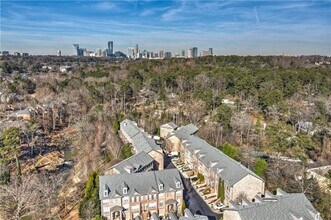 2675 Rivers Edge Dr NE in Atlanta, GA - Building Photo - Building Photo