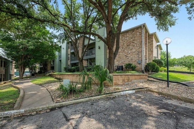 property at 4500 E Oltorf St