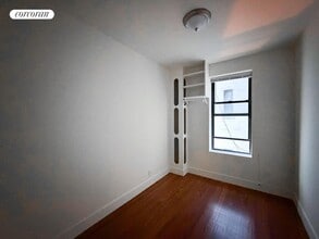254 Manhattan Ave in New York, NY - Building Photo - Building Photo