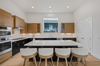 5804 Toscana Ave in Austin, TX - Building Photo - Building Photo