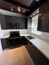4910 SW 98th Avenue Rd in Miami, FL - Building Photo - Building Photo