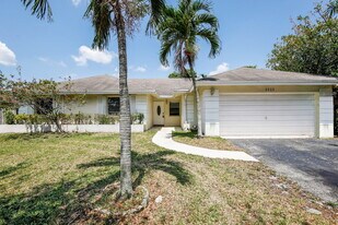 5525 SW 118th Ave in Cooper City, FL - Building Photo
