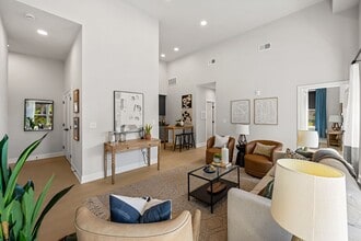 600 N Howard St, Unit 204 in Baltimore, MD - Building Photo - Building Photo