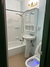 6405 SE 97th Ave in Portland, OR - Foto de edificio - Building Photo