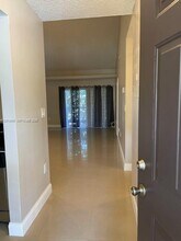 526 SW 113th Way in Pembroke Pines, FL - Building Photo - Building Photo