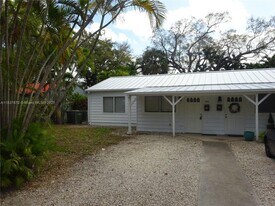 1538 NE 131st Ln in North Miami, FL - Building Photo