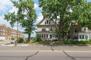 403 Broadway St NE, Unit 1