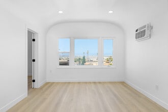 Curlew and Juniper Apartments in San Diego, CA - Foto de edificio - Building Photo