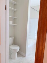 93 Cedar St, Unit 2 in Somerville, MA - Foto de edificio - Building Photo